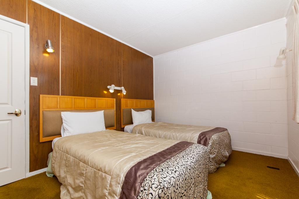 Sunset Lodge Motel Taupaki Kamer foto